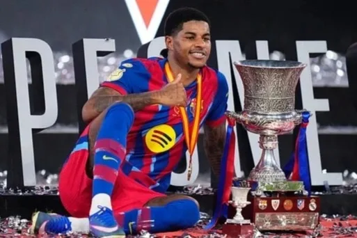 Barcelona ra giá mua Rashford, HLV Carrick bất lực