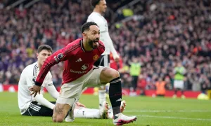 Man Utd thắng Fulham kịch tính ở phút bù