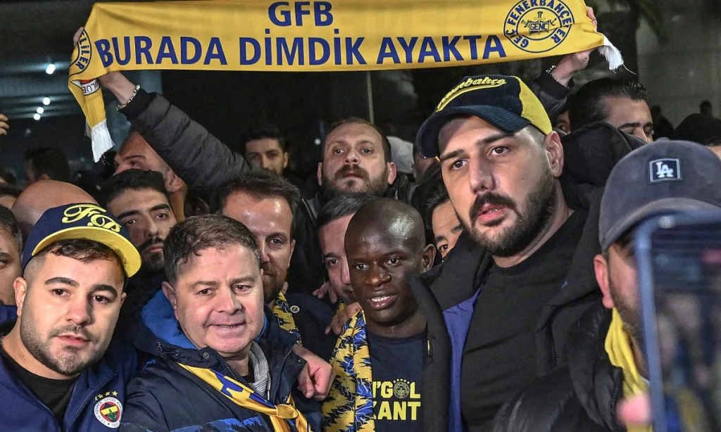 Vì sao Fenerbahce bạo chi khi đang nợ 590 triệu USD?